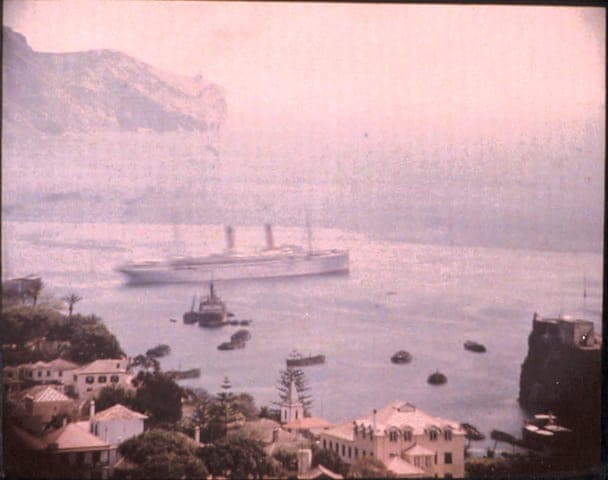 Een lijnschip en zijn tender in de baai van Funchal, ca. 1910